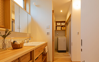 やわらかな光が入る洗面スペース