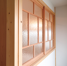 アンティークガラスを使った格子の内窓